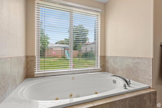 382 W 200 N, St George, UT 84770 - bathroom with a jetted tub