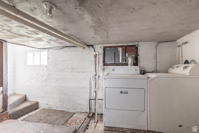 98 S Center St, Redmond, UT 84652 - laundry area featuring washing machine and clothes dryer