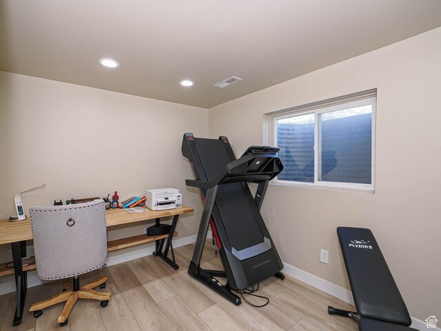 workout room with light wood-type flooring, baseboards, and recessed lighting