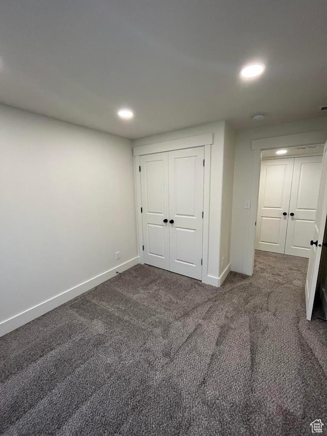 unfurnished bedroom with baseboards, carpet flooring, recessed lighting, and a closet