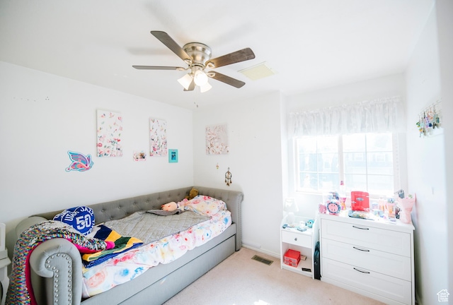 bedroom with ceiling fan