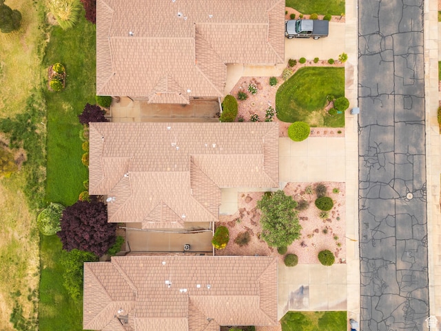 aerial view of property and surrounding area