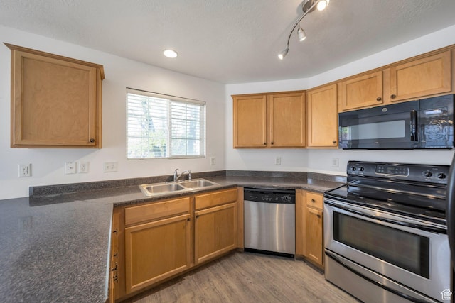 14034 S Sonora Way, Bluffdale, UT 84065 - kitchen featuring stainless steel appliances, a sink, light wood-type flooring, dark countertops, and recessed lighting