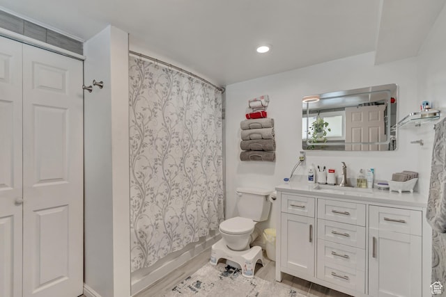 full bath with toilet, vanity, recessed lighting, and shower / bath combination with curtain