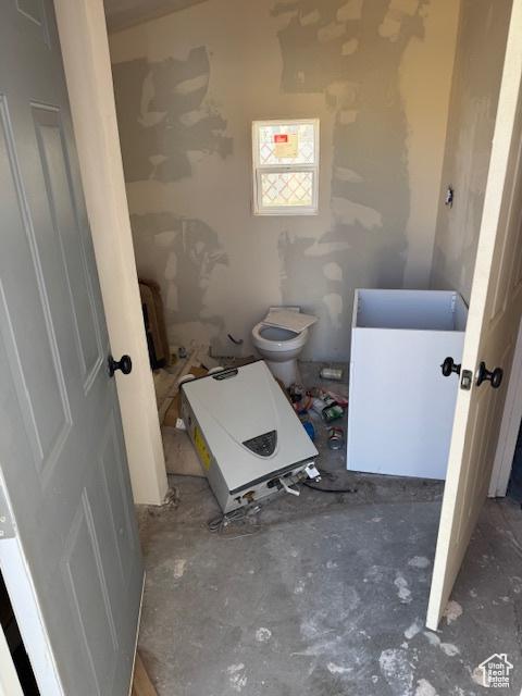 bathroom featuring toilet