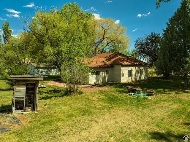 50 S 400 E, Myton, UT 84052 - view of grassy yard featuring a fire pit