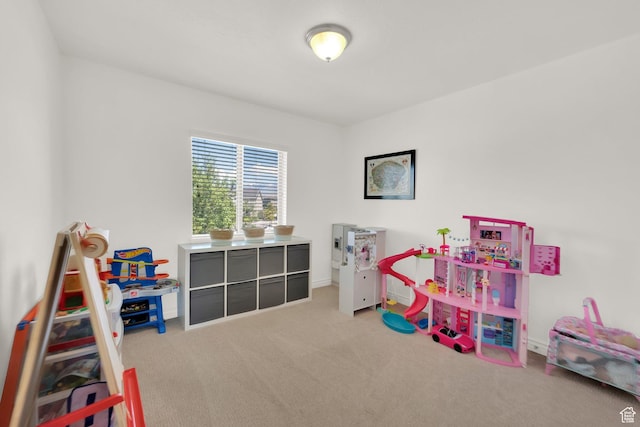 rec room with carpet and baseboards