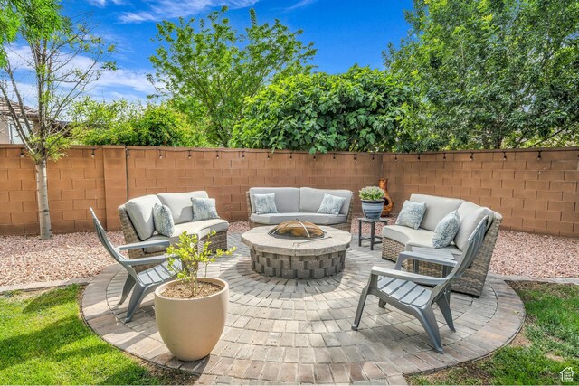 view of patio / terrace featuring an outdoor living space with a fire pit and a fenced backyard