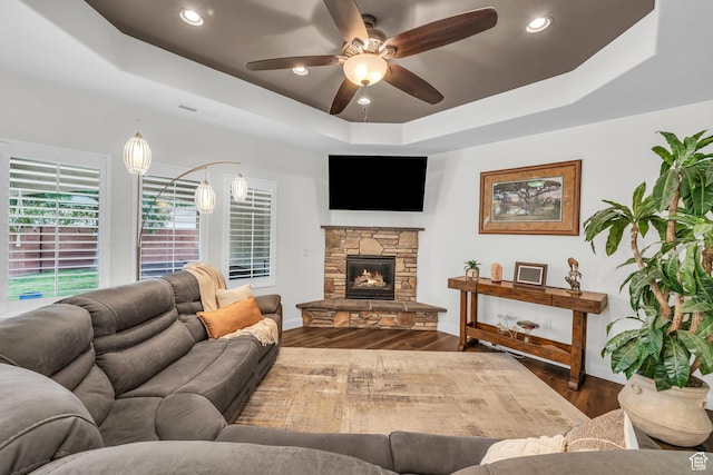 living room with a raised ceiling, baseboards, a ceiling fan, wood finished floors, and recessed lighting