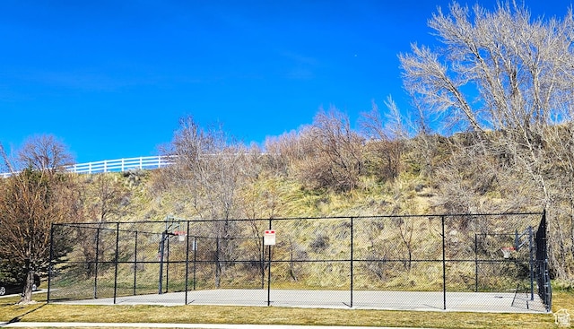 3123 E Canyon Glen Loop S, Spanish Fork, UT 84660 - exterior space featuring community basketball court and fence