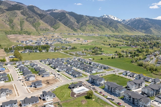 view of property location featuring a mountainous background and nearby suburban area