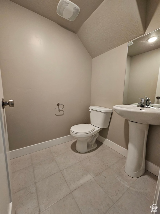 542 N 1400 W Lot 29, Springville, UT 84663 - half bath featuring lofted ceiling, toilet, baseboards, a textured ceiling, and a sink