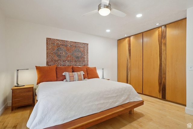 bedroom featuring light wood-type flooring, recessed lighting, baseboards, and ceiling fan