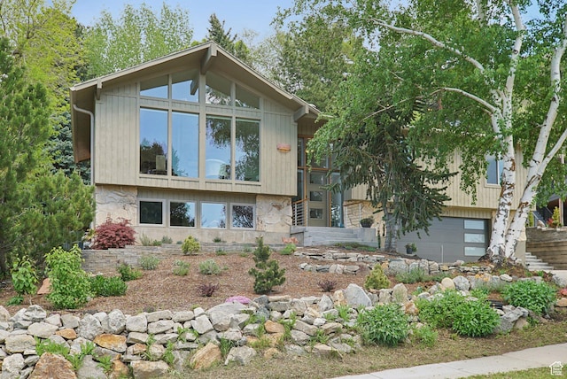 view of front of house featuring a garage