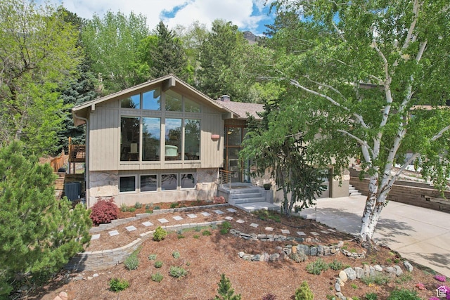 view of front of property