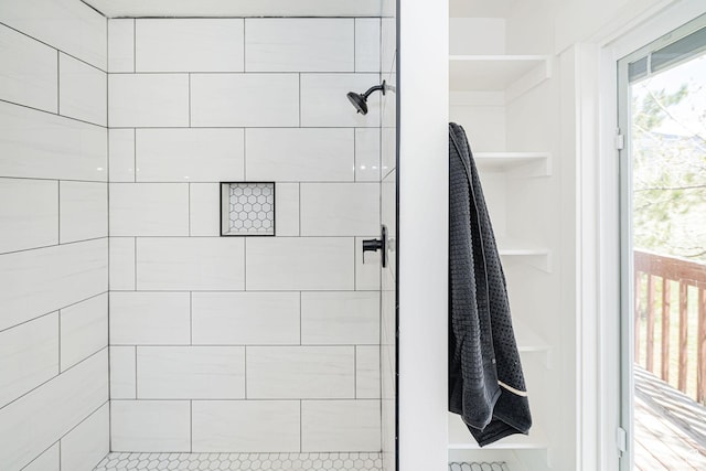 full bathroom featuring tiled shower
