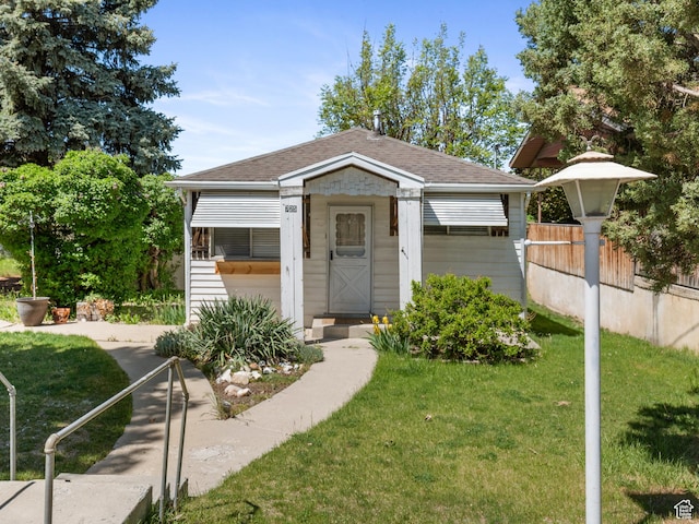 bungalow-style home featuring a shingled roof