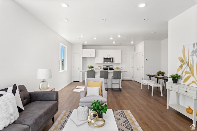 342 N Colonnade Rd Unit 989, Saratoga Springs, UT 84045 - living room featuring recessed lighting, dark wood-style flooring, and baseboards