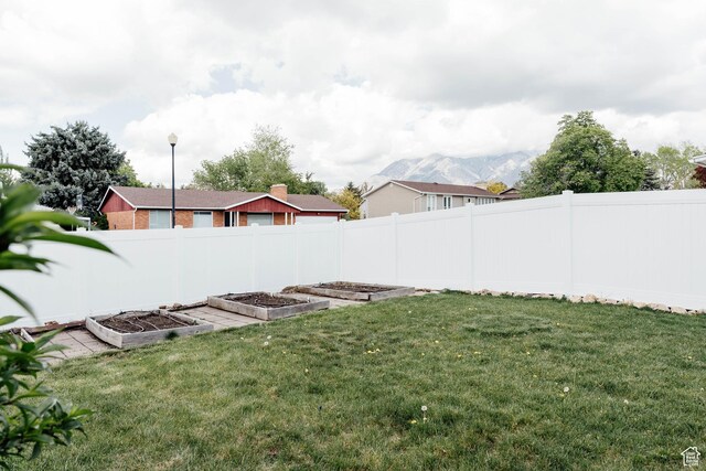 view of yard with a garden