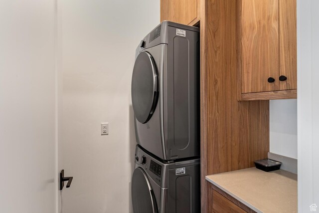 833 W Savoy Ln, St George, UT 84790 - washroom with stacked washer / dryer and cabinet space
