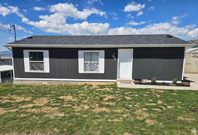282 S Sheridan St, Stockton, UT 84071 - view of front of house with a front lawn