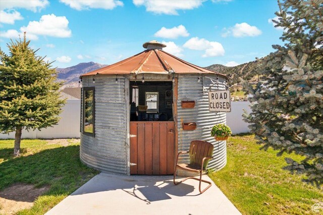 view of outbuilding featuring a mountain view and an outdoor structure