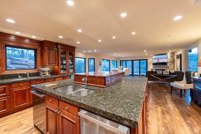 3623 Oakwood Ct, Park City, UT 84060 - kitchen featuring a kitchen island with sink, a sink, stainless steel dishwasher, recessed lighting, and light wood finished floors