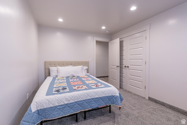 carpeted bedroom with recessed lighting and a closet