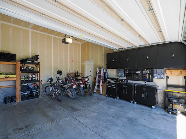 879 W Saddlebrook Dr, Kaysville, UT 84037 - garage with a garage door opener