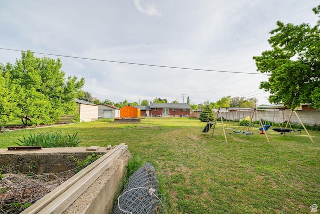 view of green lawn