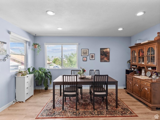 dining space featuring light wood-style floors, recessed lighting, and baseboards
