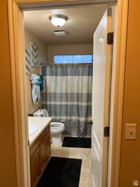 1195 W Dallin Dr N Unit R301, Pleasant Grove, UT 84062 - full bath with vanity, a textured ceiling, toilet, and a shower with curtain