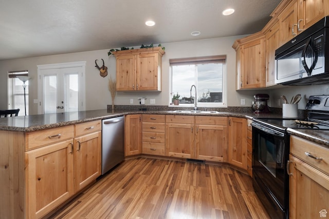 730 S 500 E, Roosevelt, UT 84066 - kitchen featuring black appliances, a sink, a peninsula, plenty of natural light, and recessed lighting
