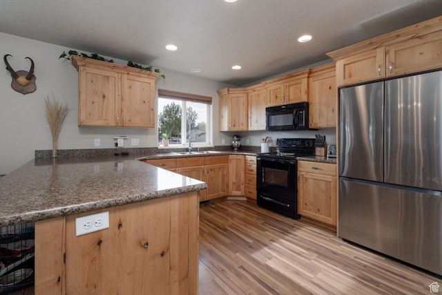 730 S 500 E, Roosevelt, UT 84066 - kitchen featuring black appliances, light brown cabinetry, a peninsula, a sink, and recessed lighting
