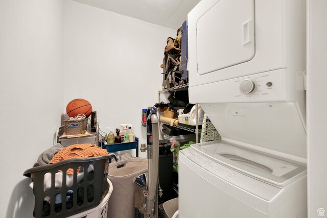 339 E 600 S Unit 1111, Salt Lake City, UT 84111 - clothes washing area with stacked washing machine and dryer