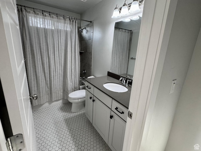 bathroom with vanity, toilet, and shower / bath combo