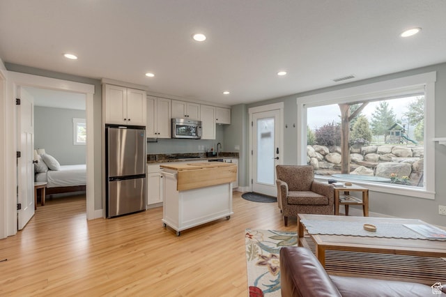 1920 S Wall St, Heber City, UT 84032 - kitchen featuring appliances with stainless steel finishes, a center island, recessed lighting, light wood-style floors, and a sink