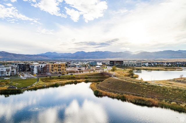 water view with a mountainous background