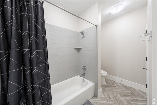 684 S 990 W, Hurricane, UT 84737 - full bath featuring toilet, baseboards, and shower / bath combo