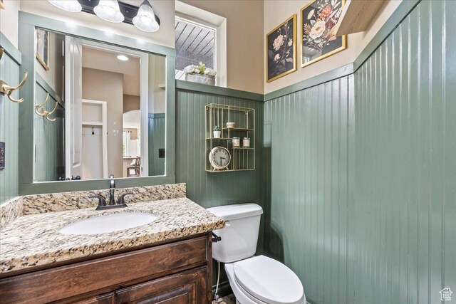 916 Country Ln, Farmington, UT 84025 - bathroom with toilet and vanity