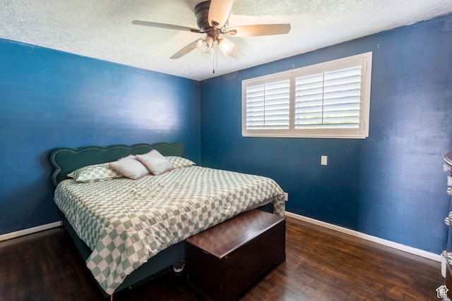 bedroom with wood finished floors, a textured ceiling, baseboards, and a ceiling fan