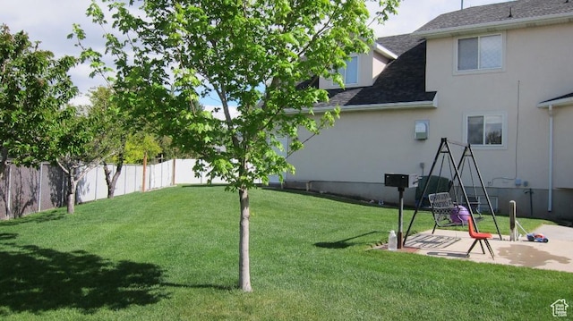 view of yard with a patio