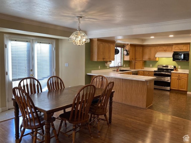 dining space featuring dark wood-type flooring, a chandelier, crown molding, and recessed lighting
