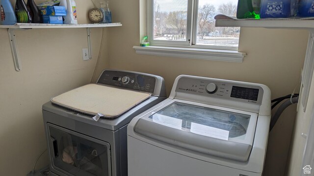 1341 E Creek Rd, Cottonwood Heights, UT 84093 - clothes washing area featuring washer and dryer