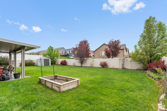 view of yard with a storage unit, an outbuilding, and a residential view