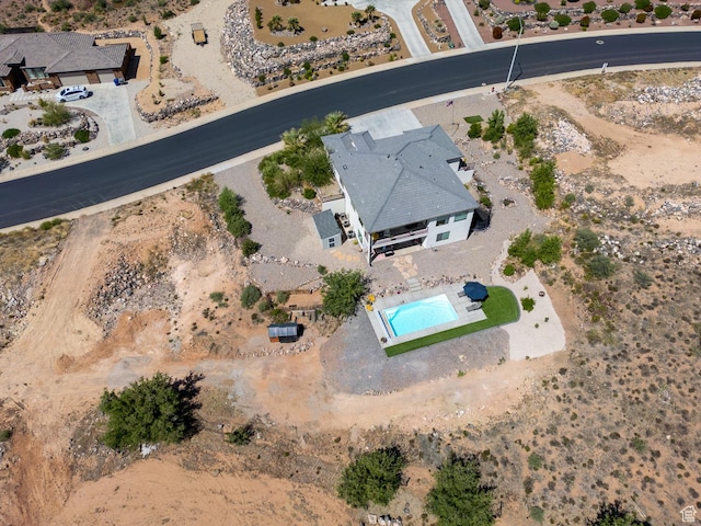 aerial overview of property's location featuring a pool and a desert landscape