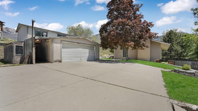 906 N Fort Canyon Rd, Alpine, UT 84004 - mid-century modern home featuring a garage and stucco siding