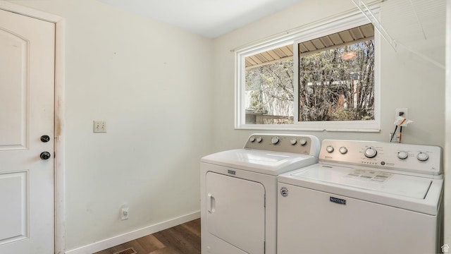 906 N Fort Canyon Rd, Alpine, UT 84004 - laundry area featuring independent washer and dryer, baseboards, and dark wood-style flooring