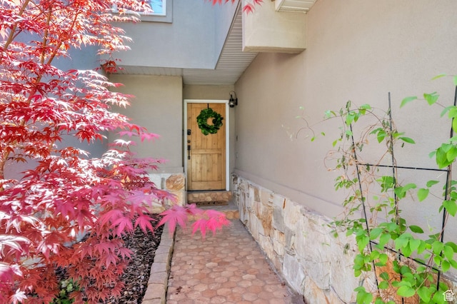 8135 S Clover Spring Ln E, Cottonwood Heights, UT 84121 - property entrance featuring stucco siding