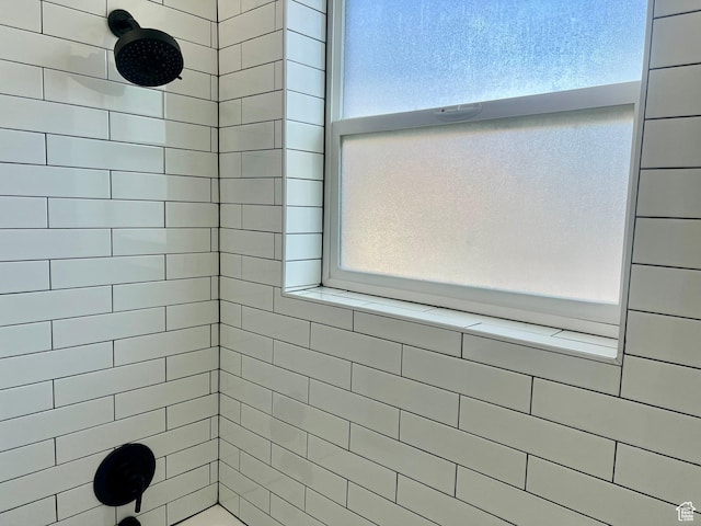 full bath with tiled shower